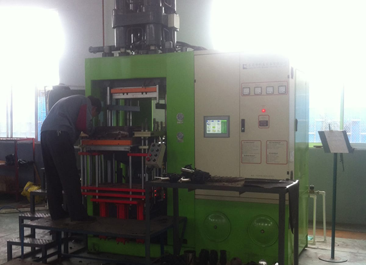 Wedge Covering Workshop for gate valve