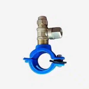 Pipe saddle fitting for PVC and HDPE pipe one bolt thread outlet