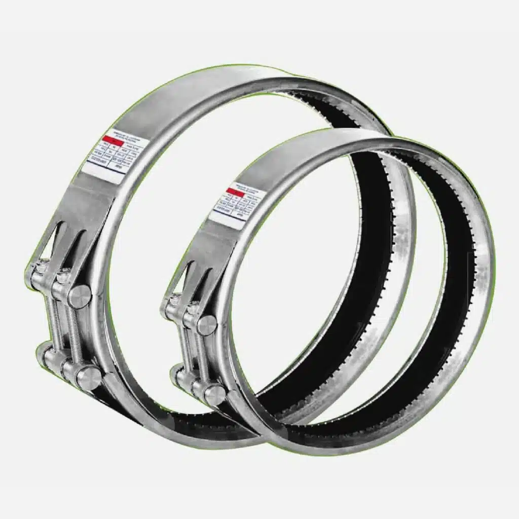 Stainless steel pipe coupling with anchor rings to avoid pipes to be pulled out, axially restrained, narrow type for limited space