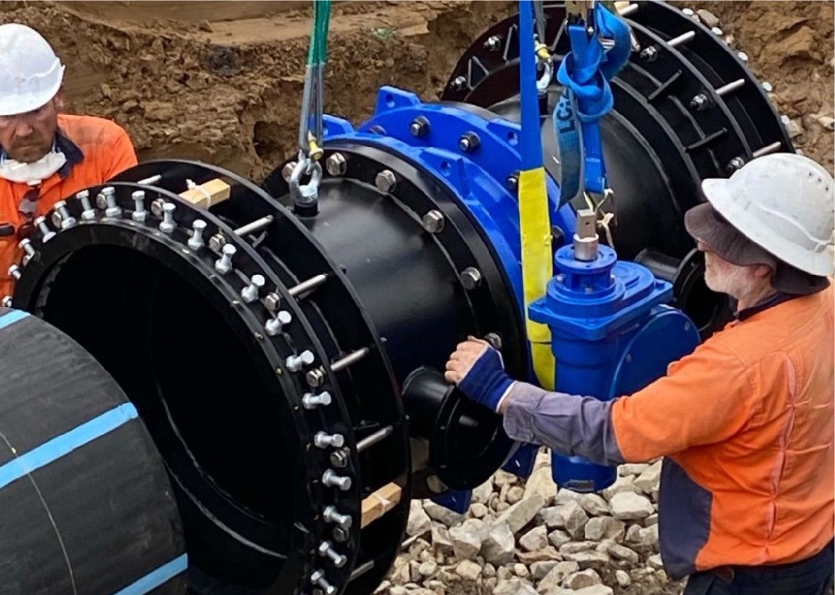 restrained flange adaptor used to connect HDPE pipe