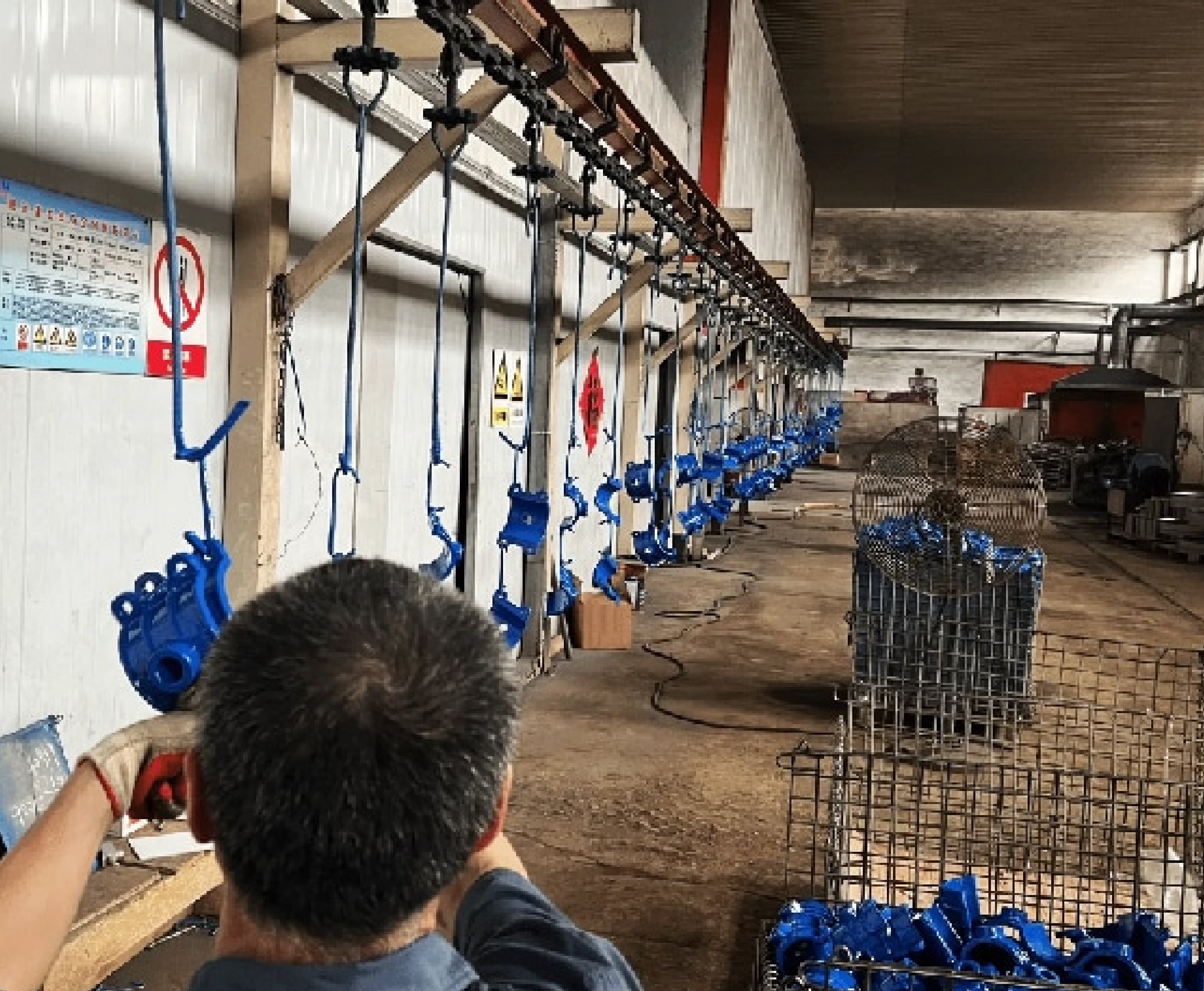 The surface of the saddle clamp can be FBE Coating, nylon11 coating or other coatings required by the customer.