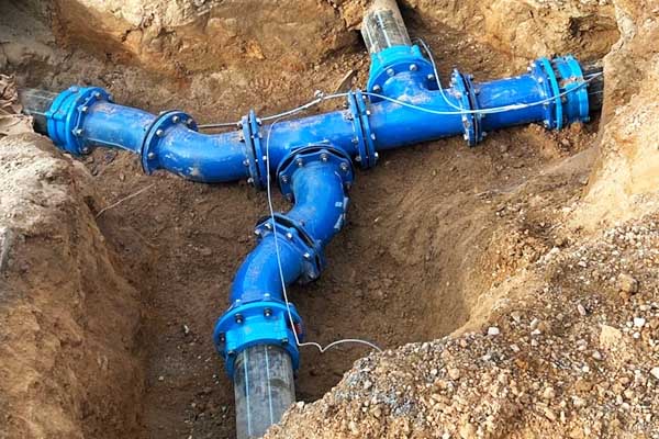 A properly installed HDPE pipe coupling on a blue water pipe